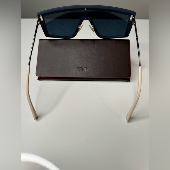 FENDI Logo Sunglasses - Authentic - Unisex - Navy Blue - Picture 5 of 17